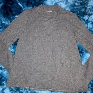 3for$15💞 EUC - le kate size M gray keyhole layered shirt